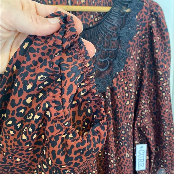 Cure New With Tags Rust Leopard Print Blouse With Sheer Mesh Crochet Neckline - Picture 5 of 15